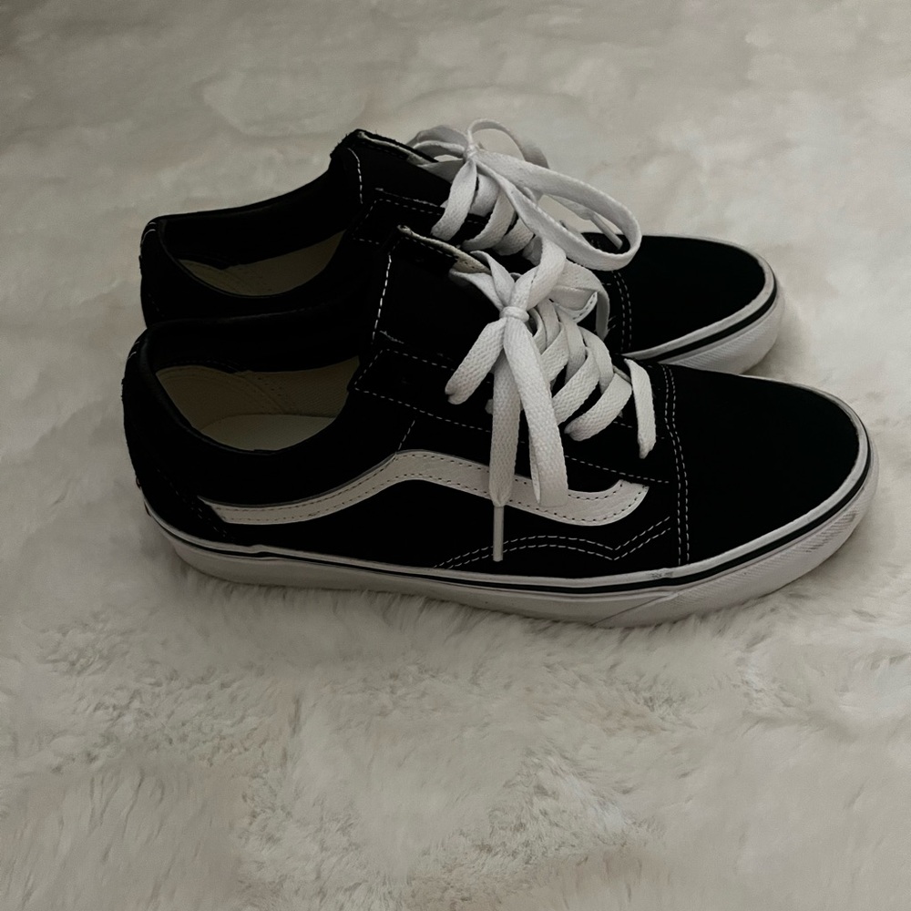 *SOLD* Vans Black and White Old Skool Sneakers Classic Design
